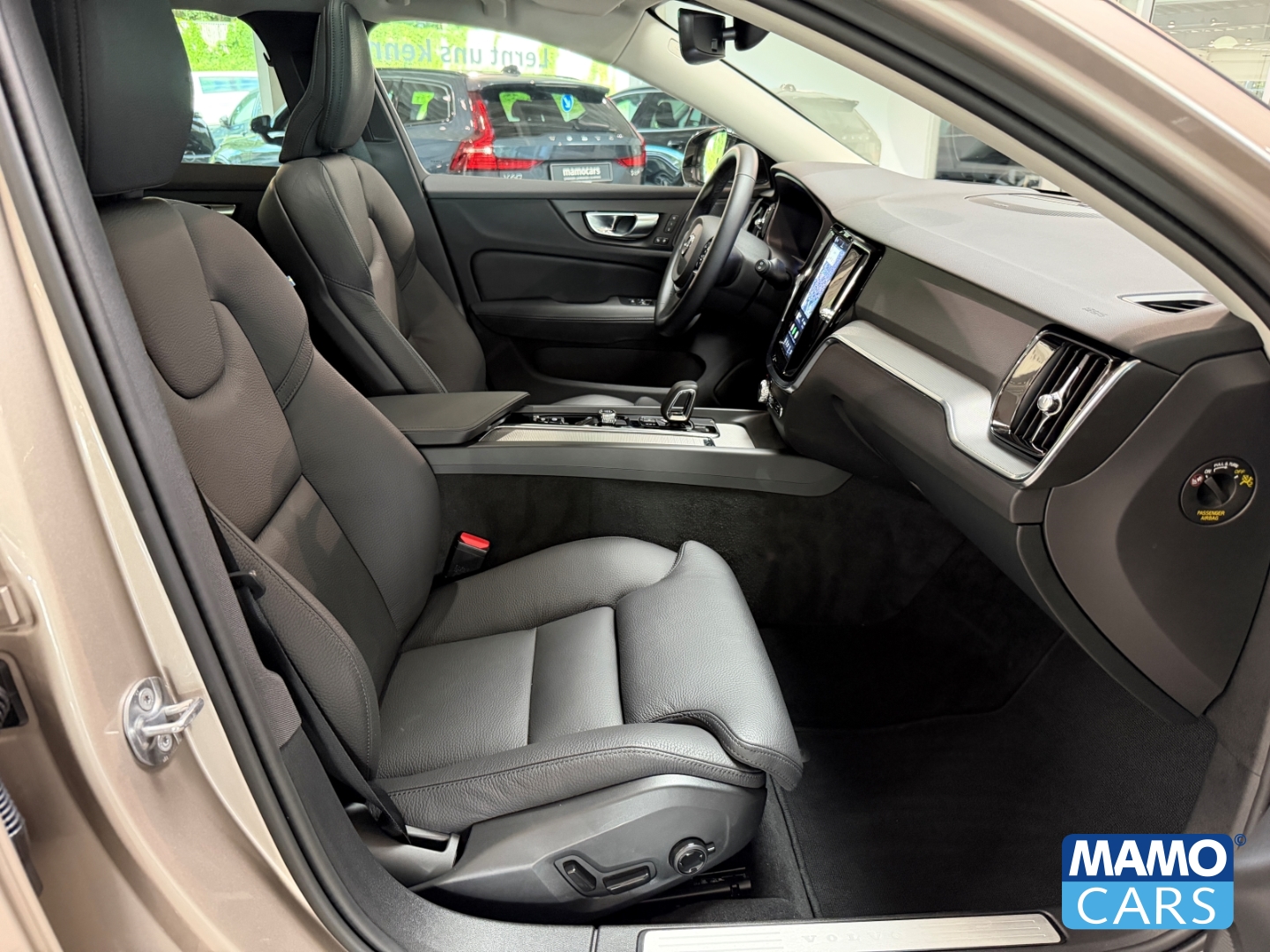 Fahrzeugabbildung Volvo V60 B4 Plus Dark PANO/360°/HUD/BLIS/ACC/