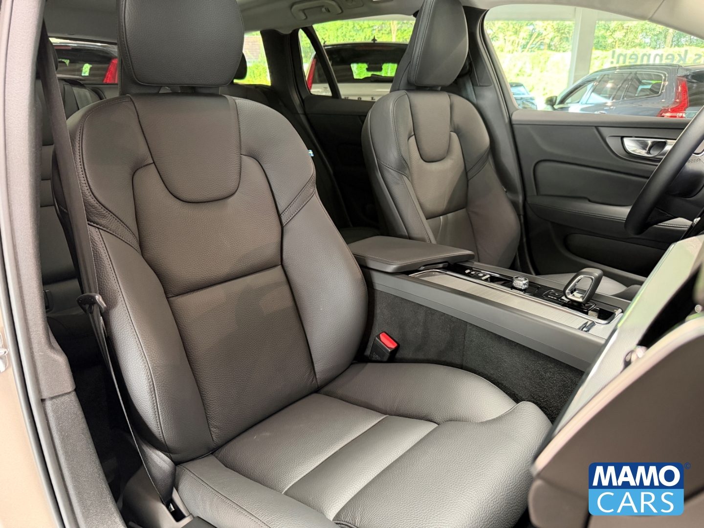 Fahrzeugabbildung Volvo V60 B4 Plus Dark PANO/360°/HUD/BLIS/ACC/