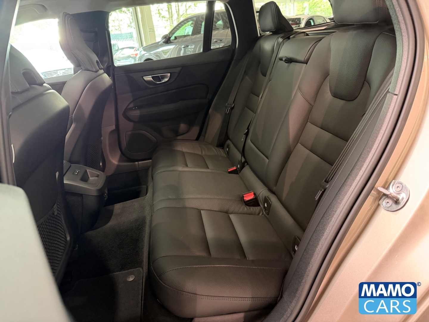 Fahrzeugabbildung Volvo V60 B4 Plus Dark PANO/360°/HUD/BLIS/ACC/