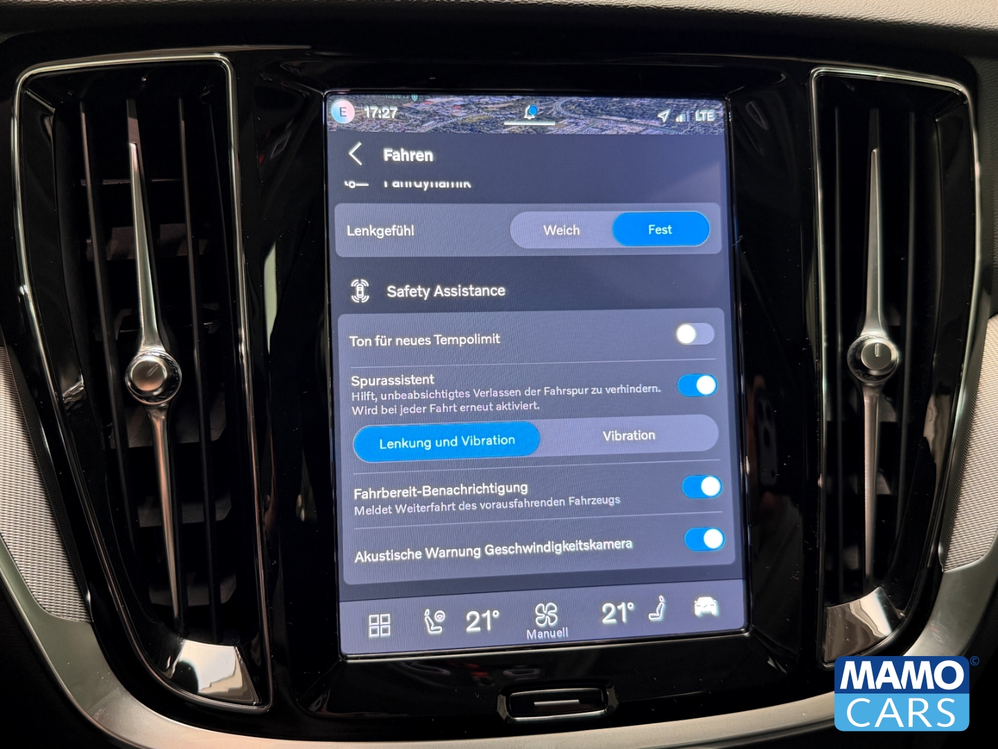 Fahrzeugabbildung Volvo V60 B4 Plus Dark PANO/360°/HUD/BLIS/ACC/