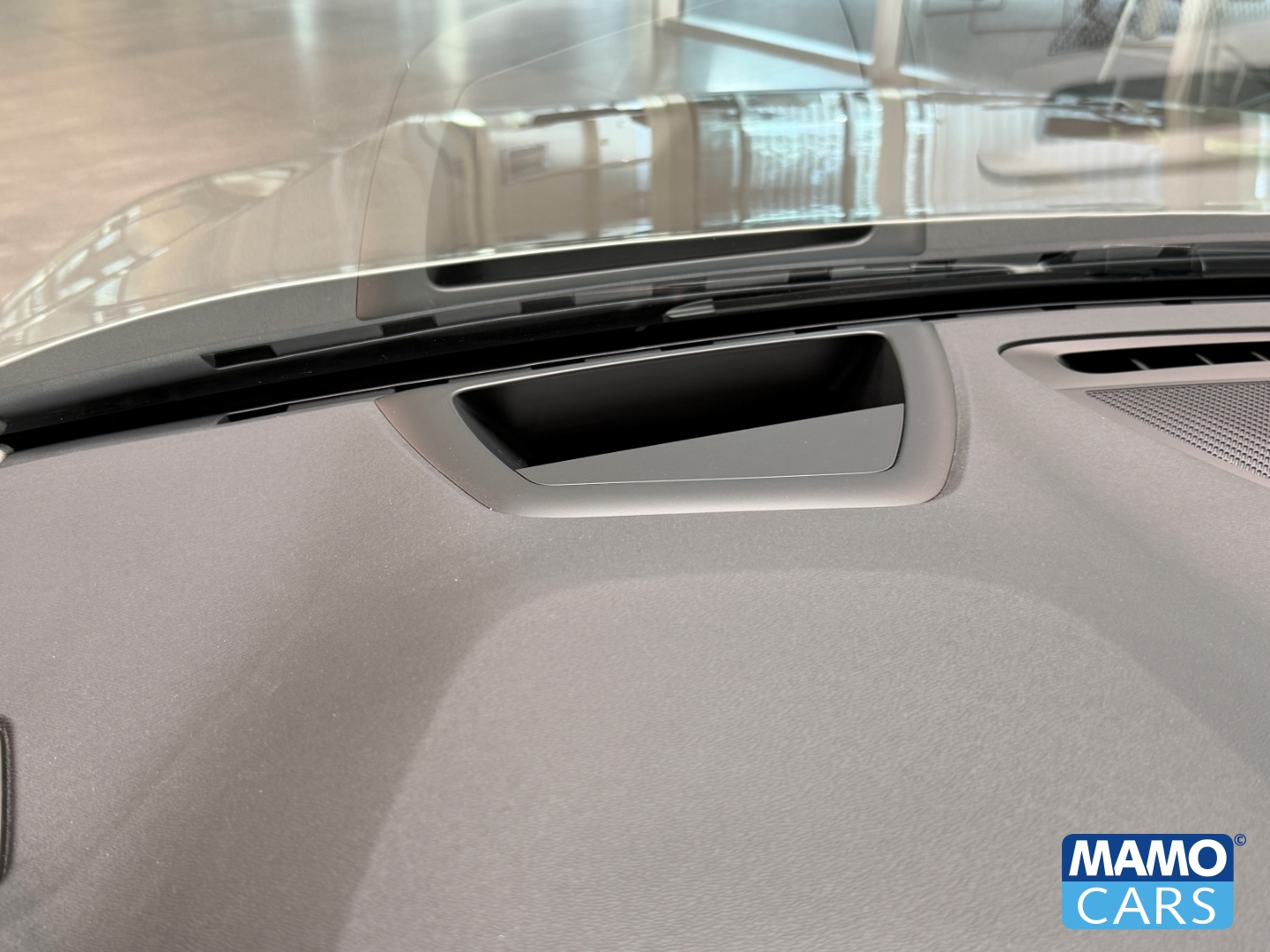 Fahrzeugabbildung Volvo V60 B4 Plus Dark PANO/360°/HUD/BLIS/ACC/