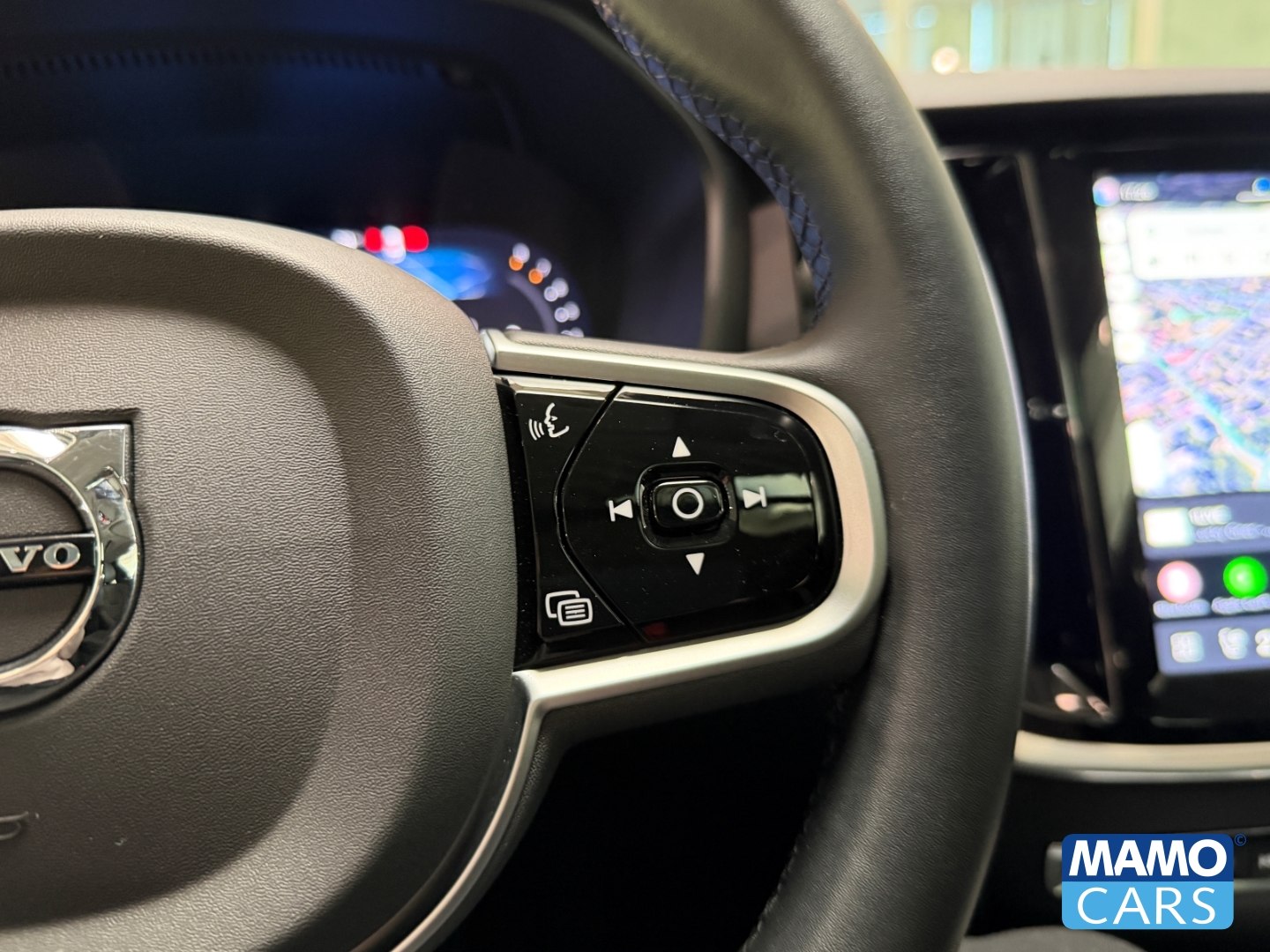Fahrzeugabbildung Volvo V60 B4 Plus Dark PANO/360°/HUD/BLIS/ACC/