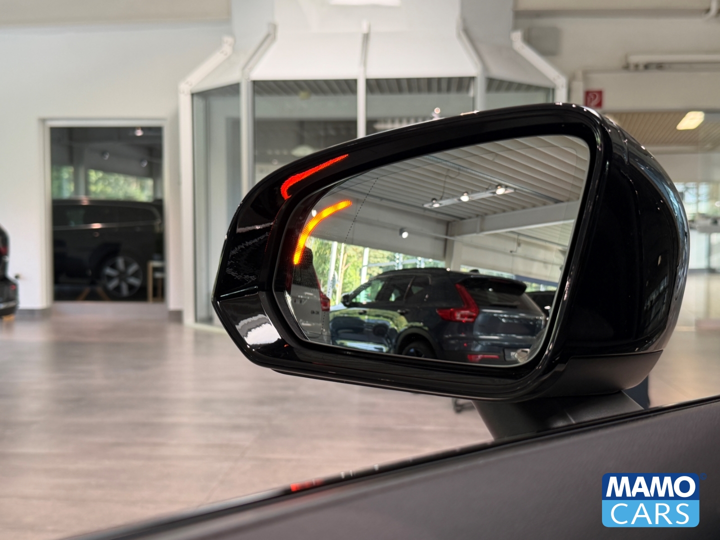 Fahrzeugabbildung Volvo V60 B4 Plus Dark PANO/360°/HUD/BLIS/ACC/