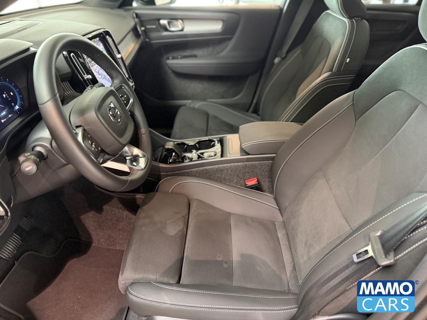 Fahrzeugabbildung Volvo XC40 B3 Ultra Black Edition PANO/BLIS/360CAM