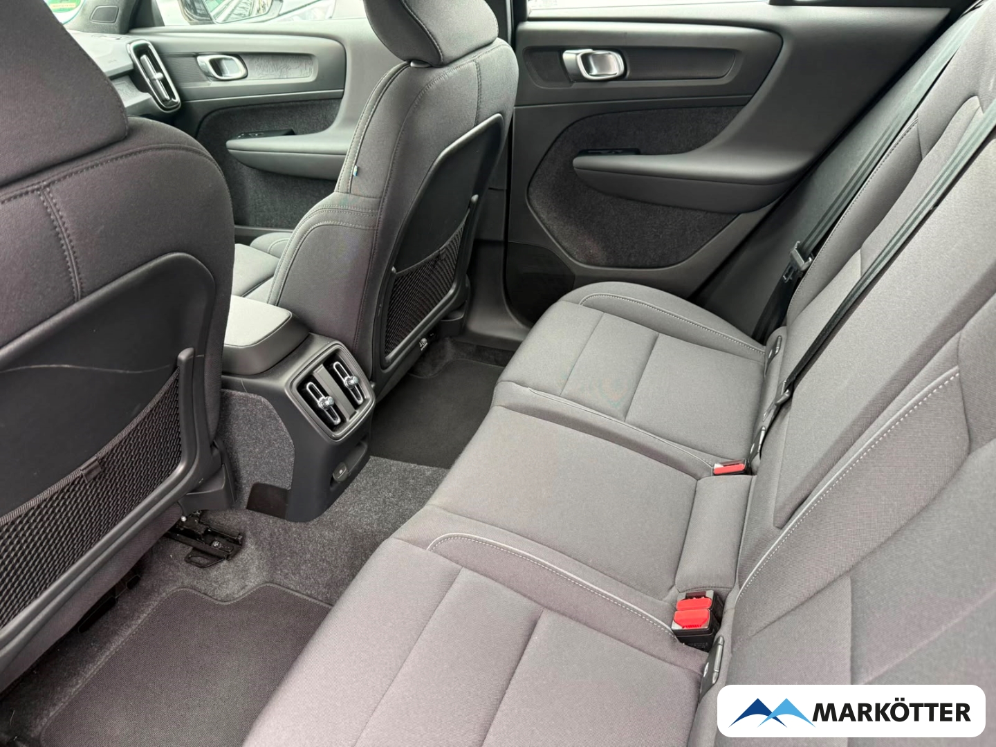 Fahrzeugabbildung Volvo XC40 Core Recharge Pure Electric SHZ/LHZ/CAM/TEMP