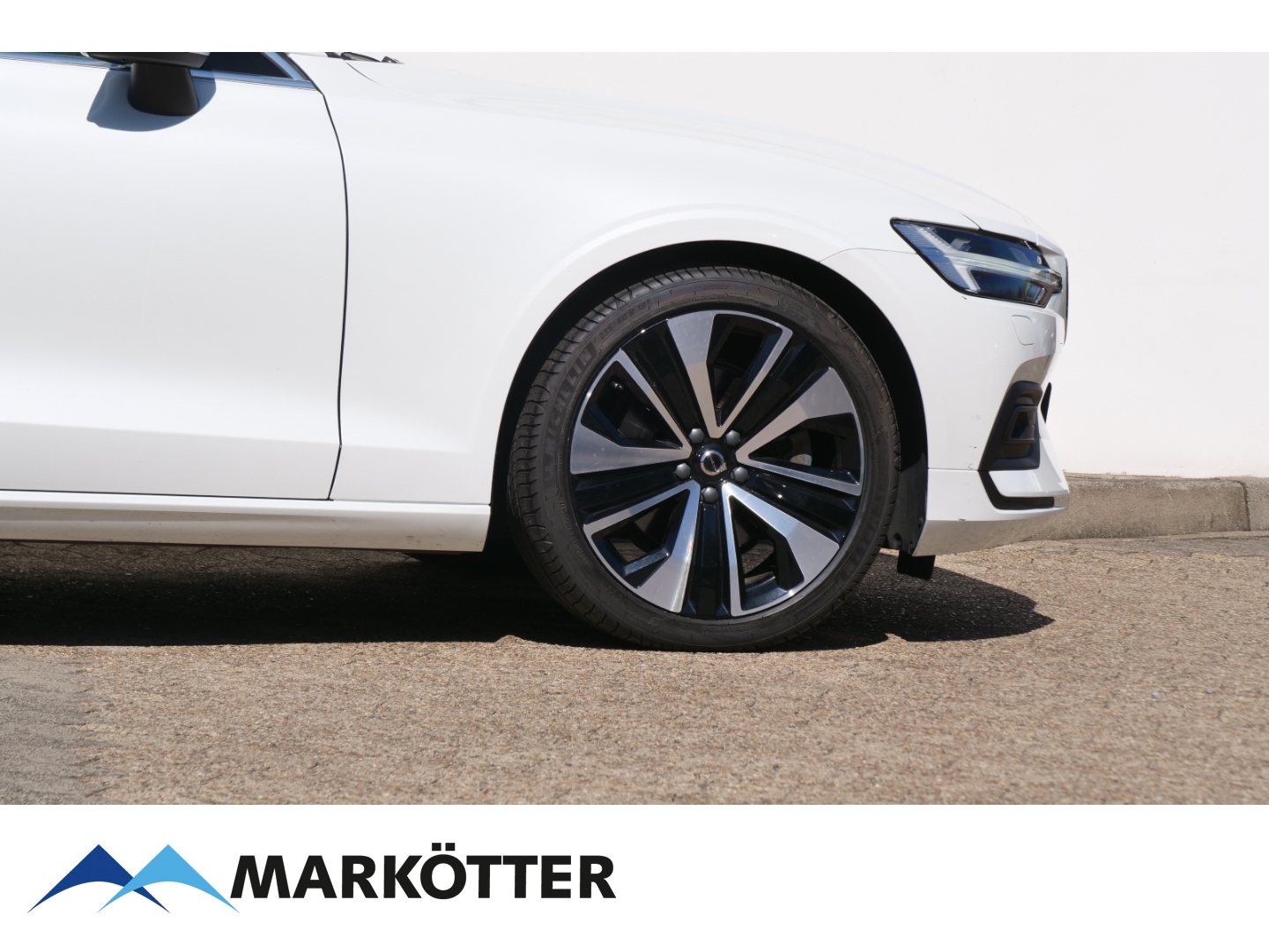 Fahrzeugabbildung Volvo V60 B4 Core AHK/STHZ/CAM/ACC/Google/SHZ hinten