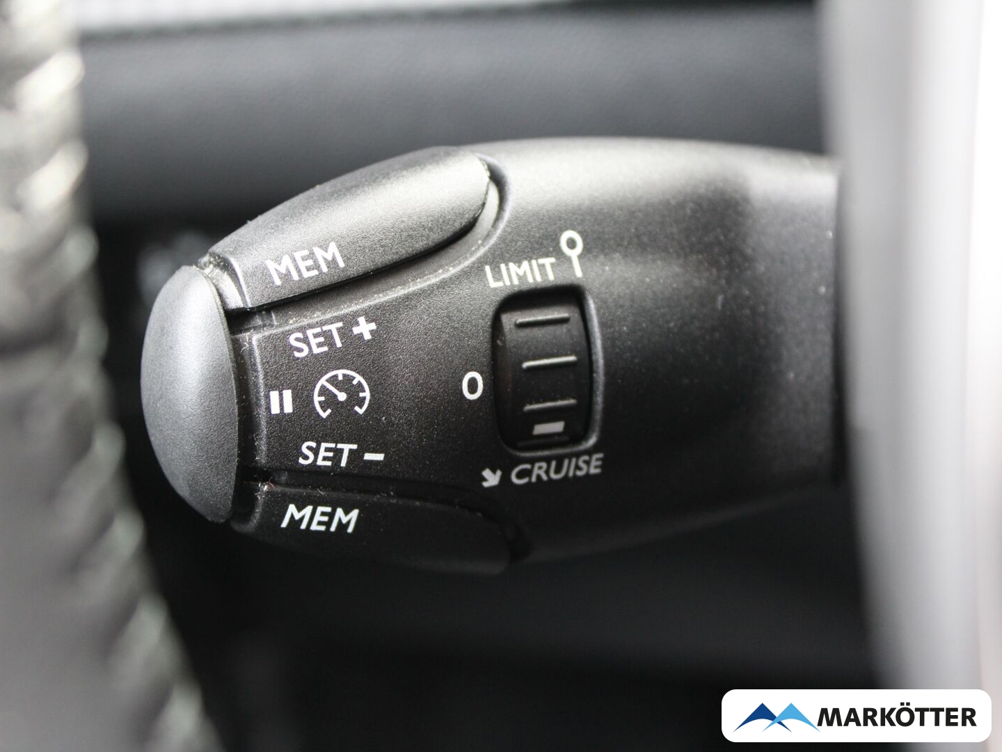 Fahrzeugabbildung Peugeot 2008 Allure/LED/AHK/Tempomat/CarPlay/Android