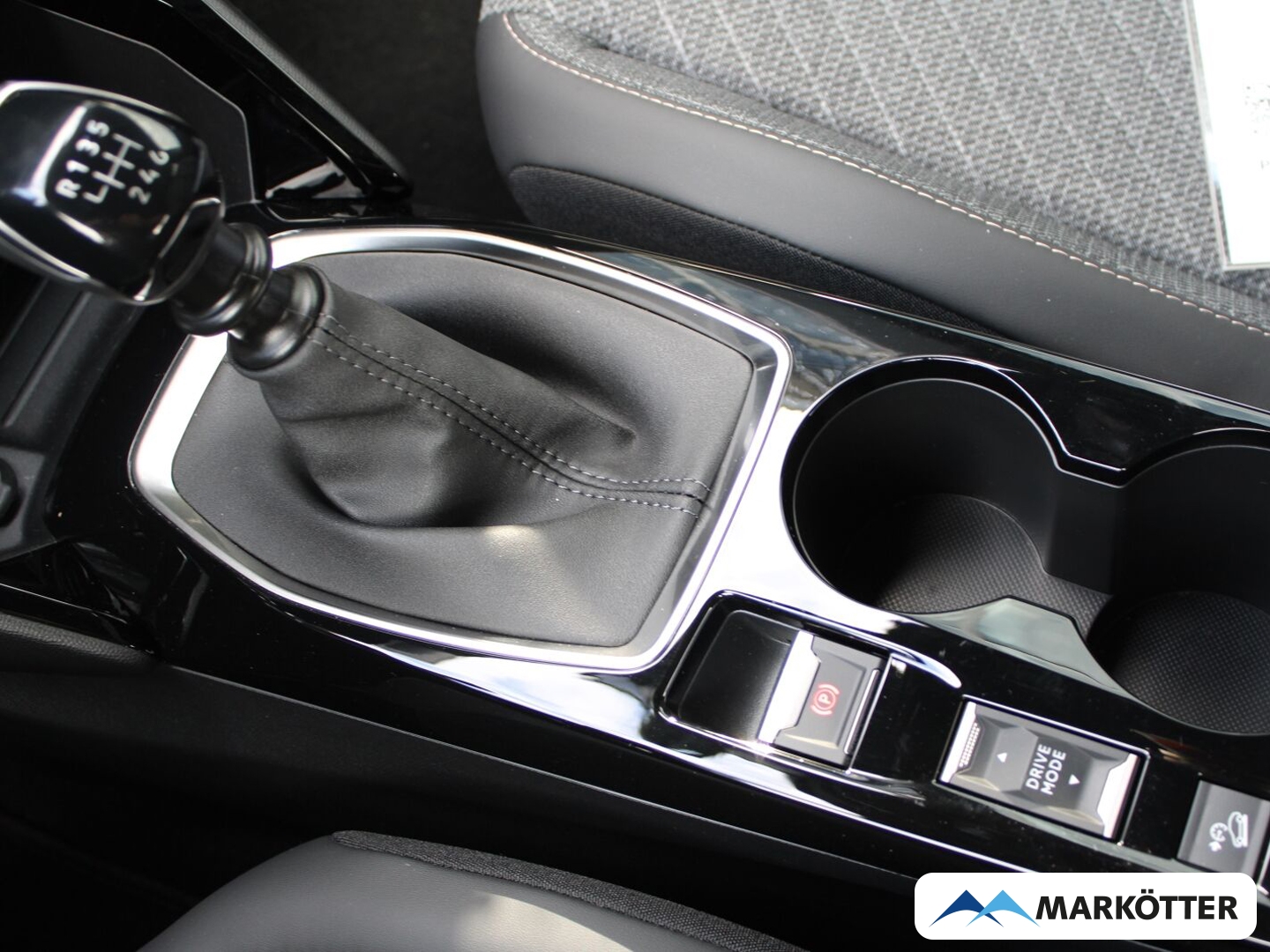 Fahrzeugabbildung Peugeot 2008 Allure/LED/AHK/Tempomat/CarPlay/Android