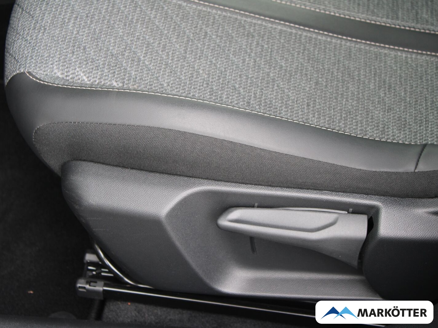 Fahrzeugabbildung Peugeot 2008 Allure/LED/AHK/Tempomat/CarPlay/Android