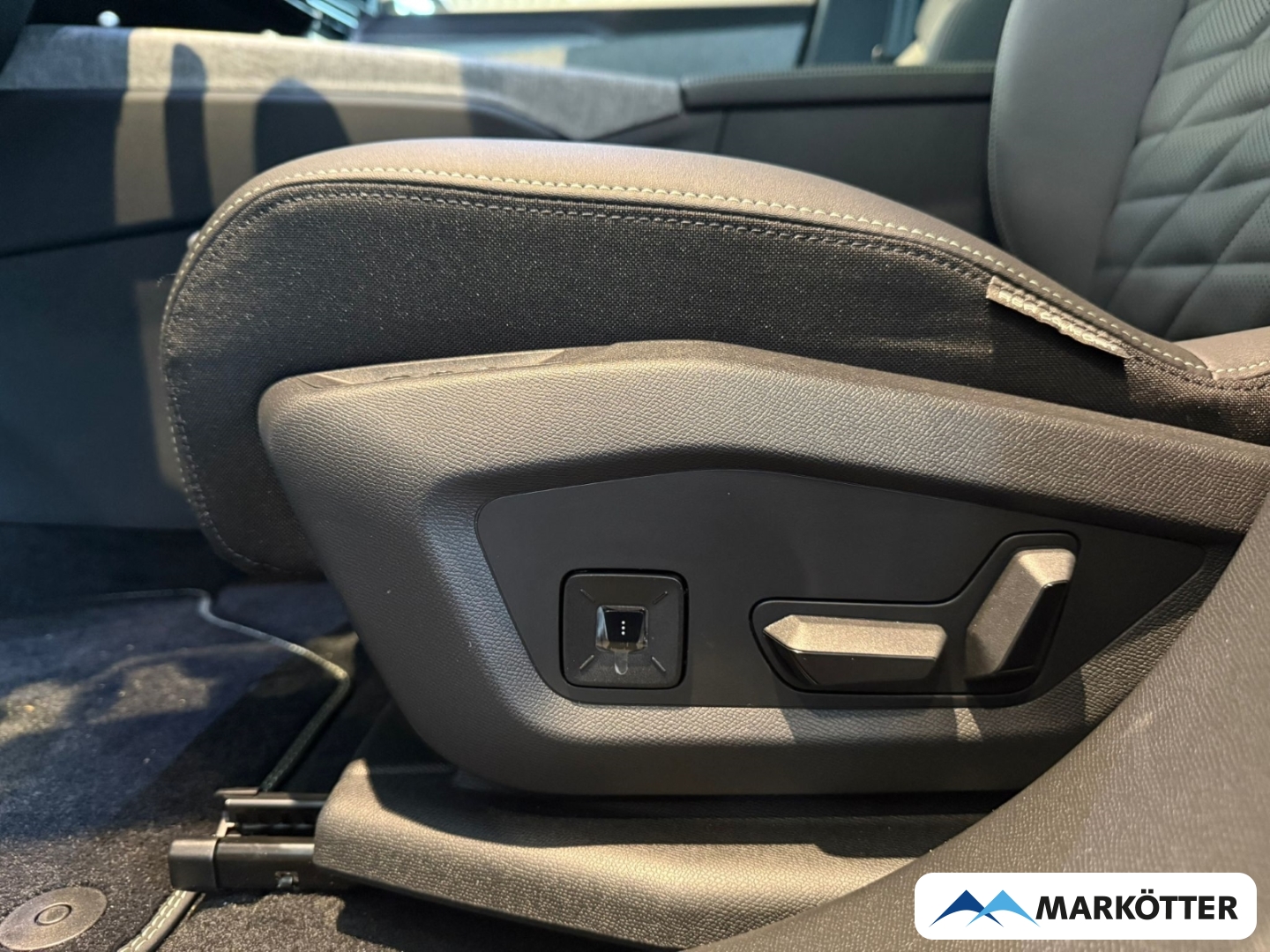 Fahrzeugabbildung Peugeot 3008 E-3008 Launch Edition Dual-Elektromotor 325 AWD