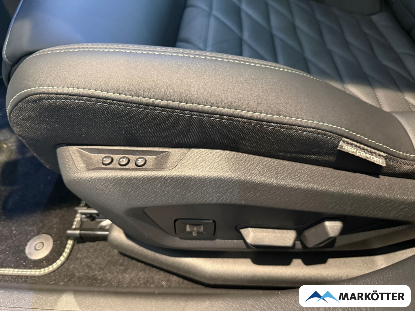 Fahrzeugabbildung Peugeot 3008 E-3008 Launch Edition Dual-Elektromotor 325 AWD