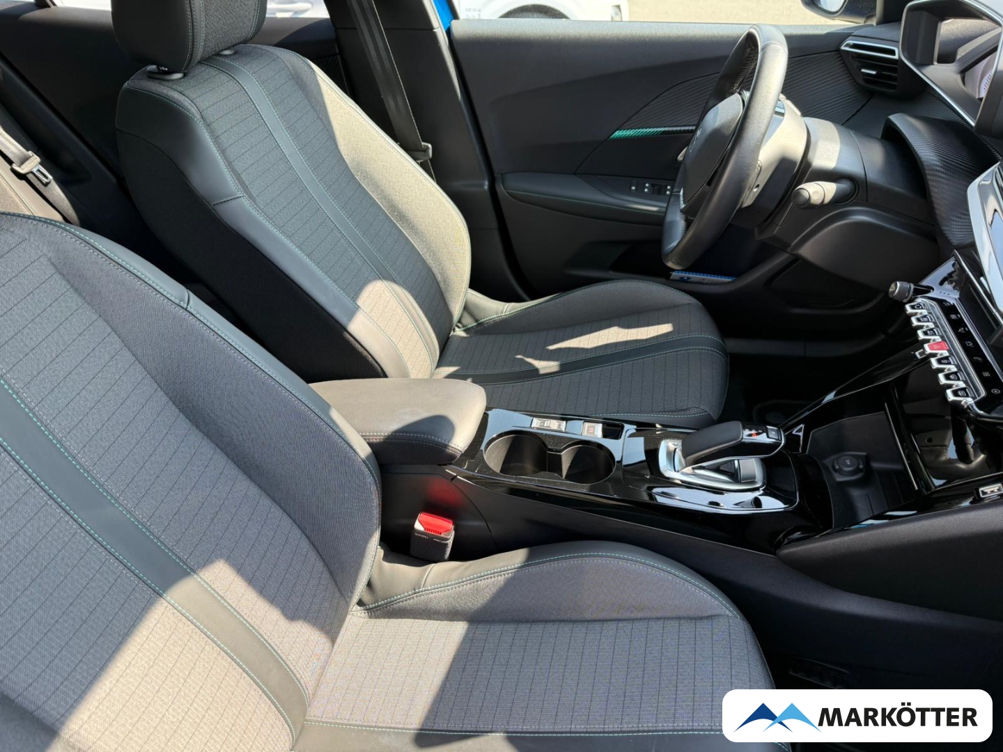 Fahrzeugabbildung Peugeot 2008 e- Allure Pack 360CAM/SHZ/TEMP/DAB/CRPLY