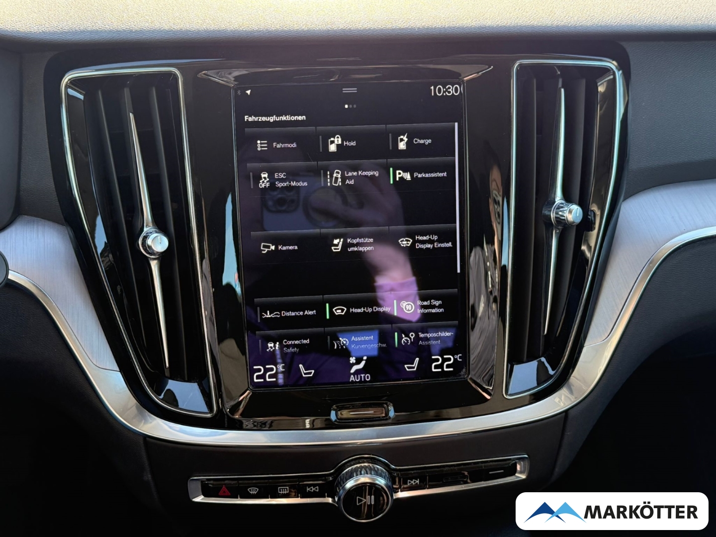 Fahrzeugabbildung Volvo V60 T6 AWD Core Recharge ACC/AHK/CAM/SHZ/LED