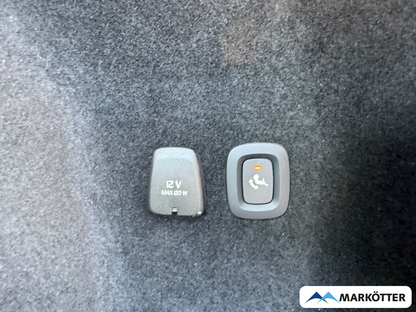 Fahrzeugabbildung Volvo V60 T6 AWD Core Recharge ACC/AHK/CAM/SHZ/LED