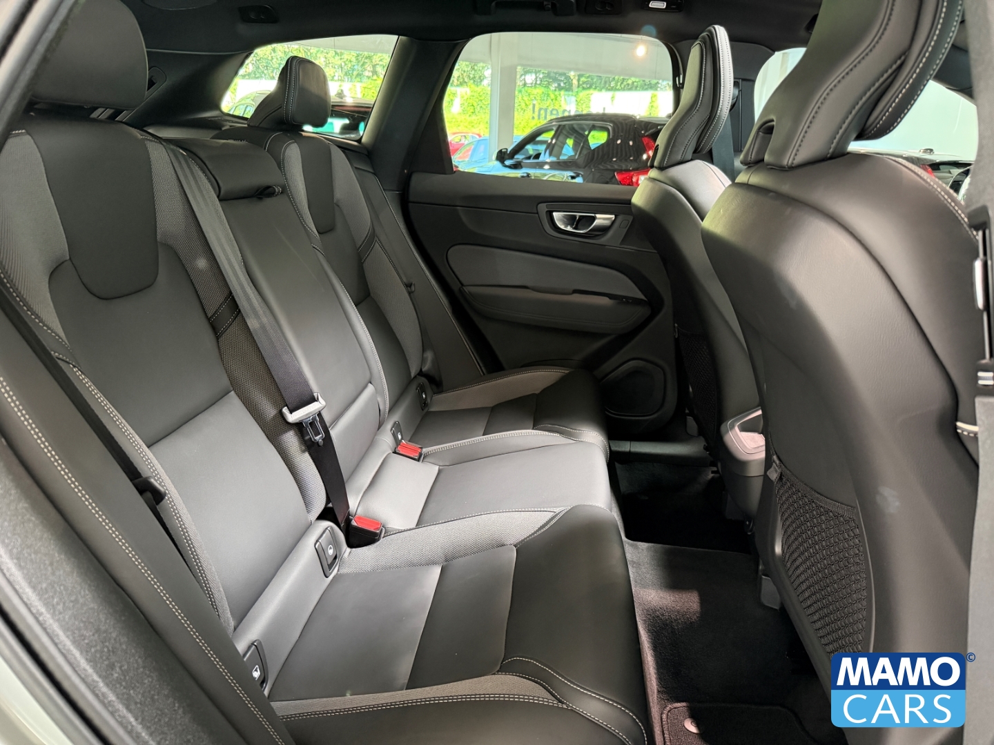 Fahrzeugabbildung Volvo XC60 B5 AWD Plus Black Edition AHK/ACC/360°/PANO