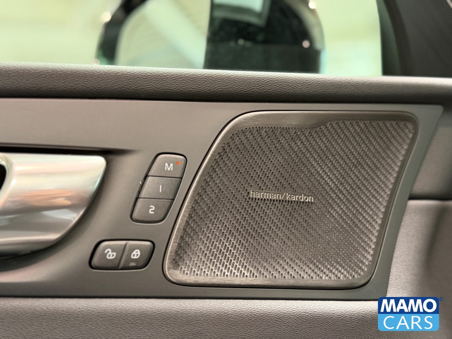 Fahrzeugabbildung Volvo XC60 B5 AWD Plus Black Edition AHK/ACC/360°/PANO