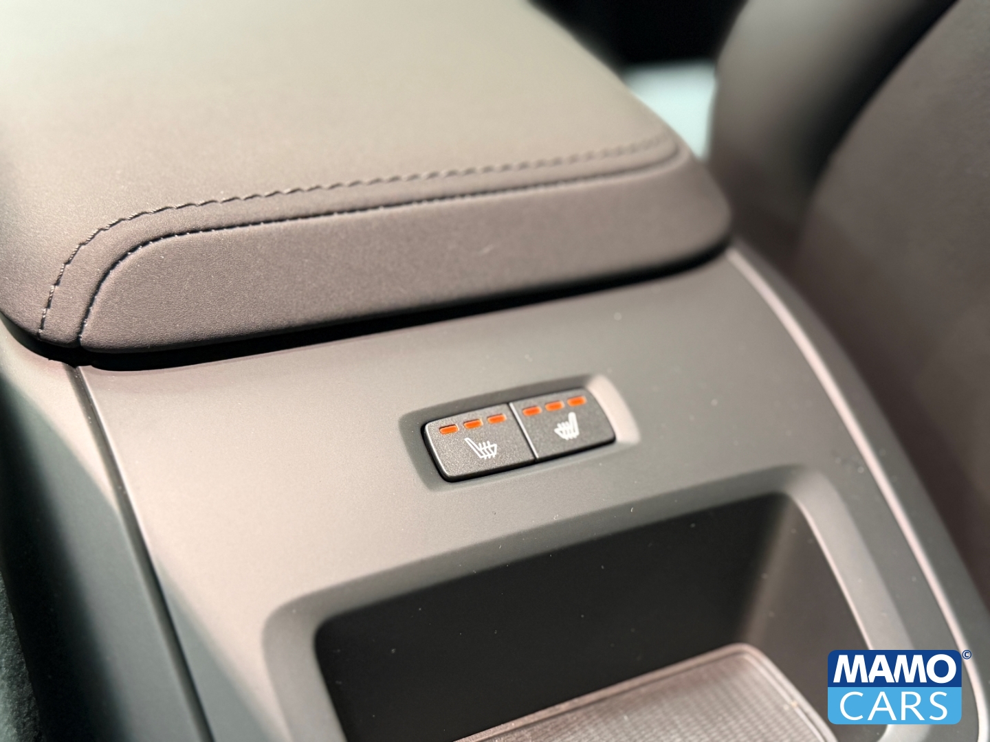 Fahrzeugabbildung Volvo XC60 B5 AWD Plus Black Edition AHK/ACC/360°/PANO