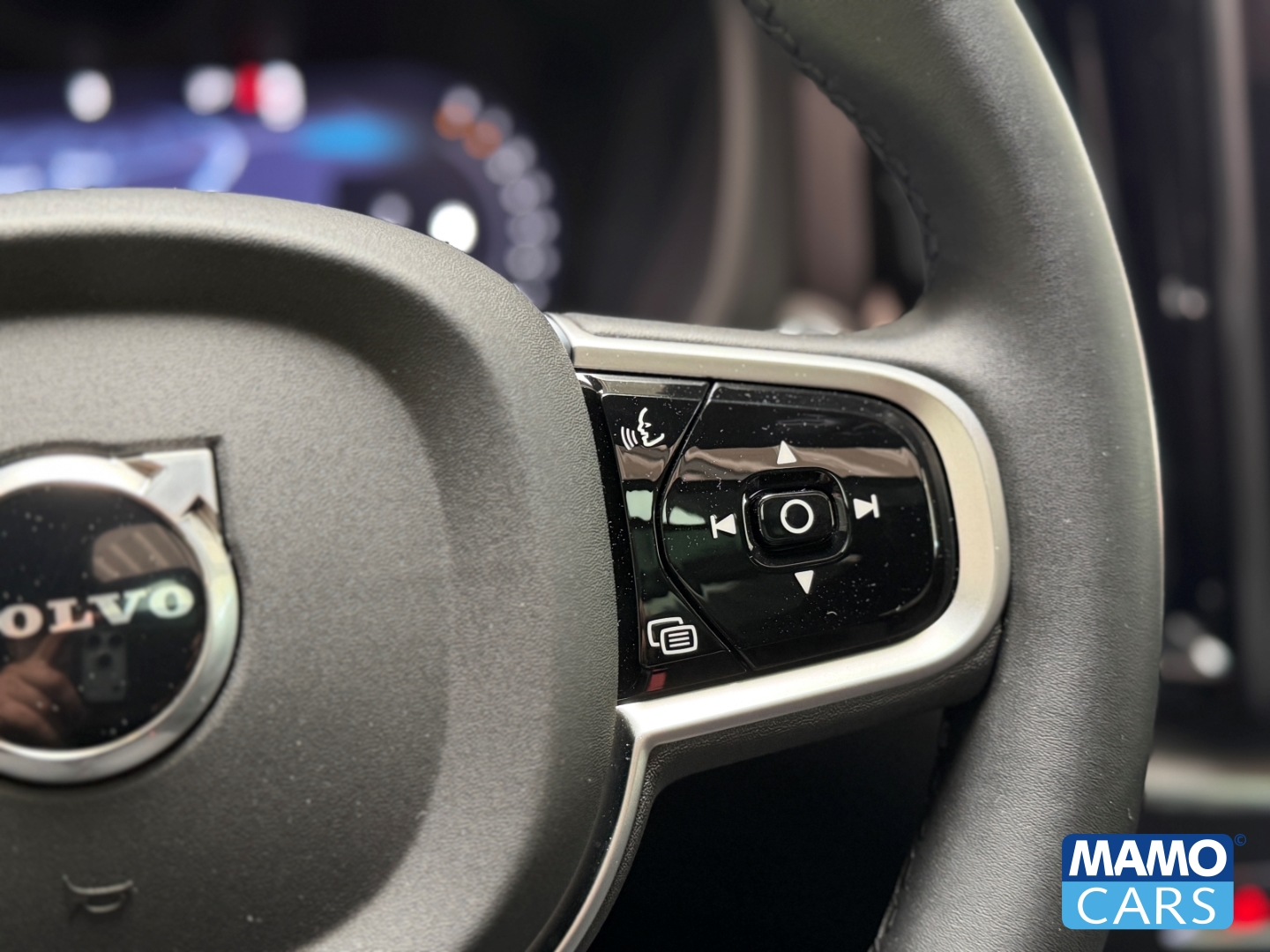 Fahrzeugabbildung Volvo XC60 B5 AWD Plus Black Edition AHK/ACC/360°/PANO