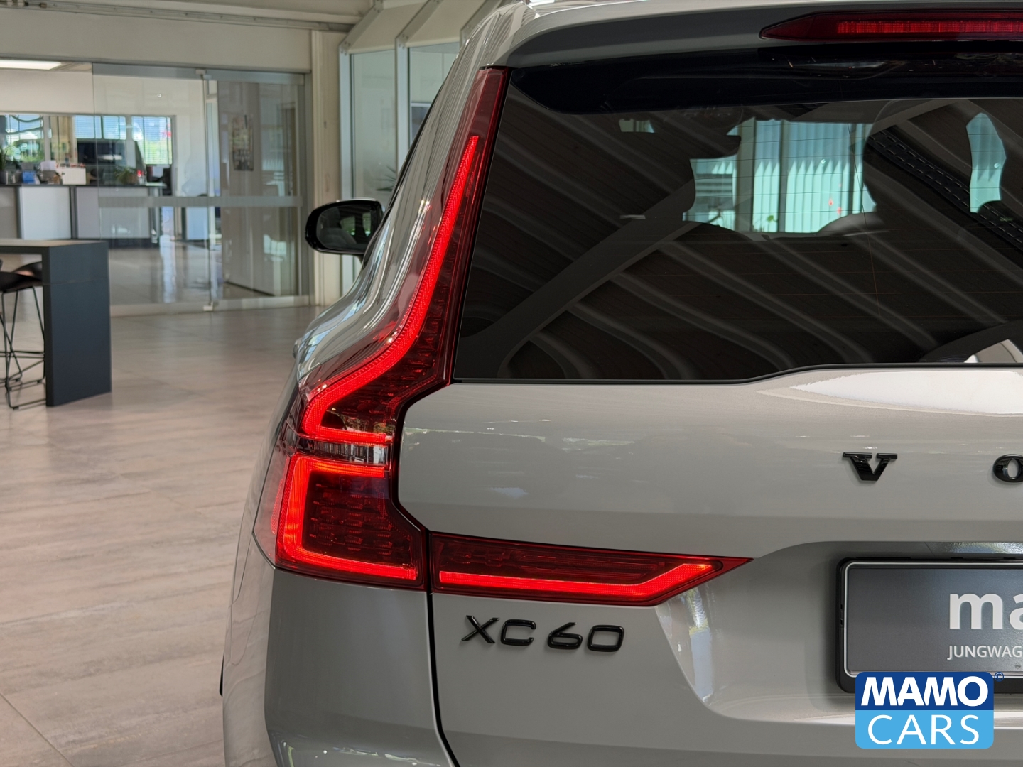 Fahrzeugabbildung Volvo XC60 B5 AWD Plus Black Edition AHK/ACC/360°/PANO