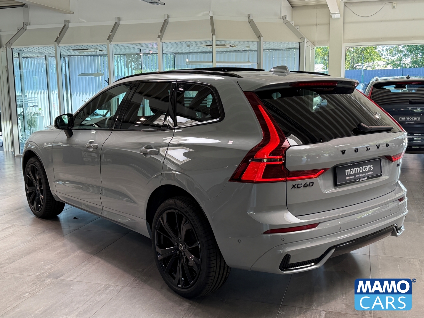 Fahrzeugabbildung Volvo XC60 B5 AWD Plus Black Edition AHK/ACC/360°/PANO