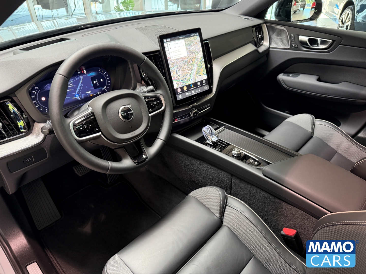 Fahrzeugabbildung Volvo XC60 B5 AWD Plus Black Edition AHK/ACC/360°/PANO