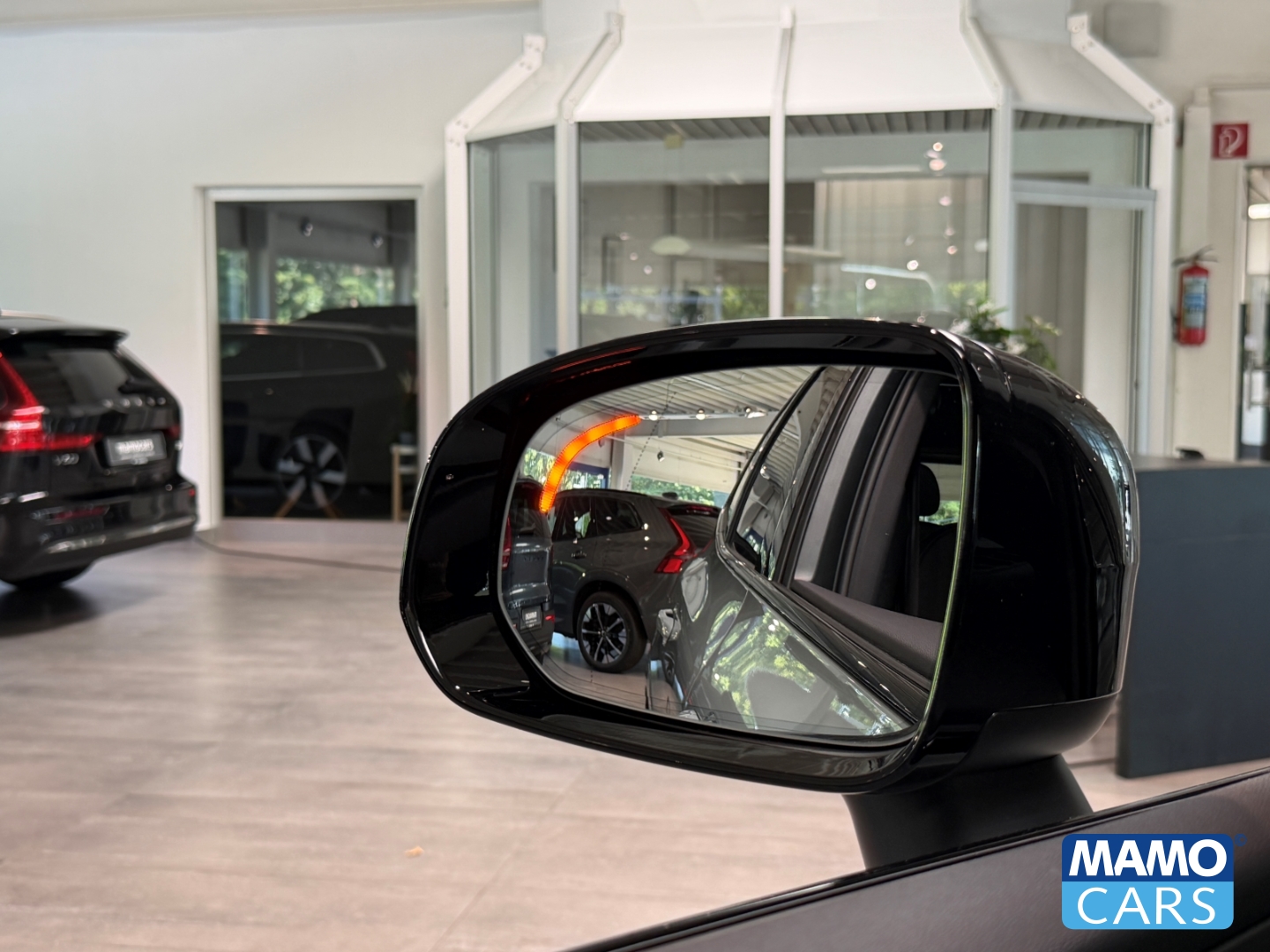 Fahrzeugabbildung Volvo XC60 B5 AWD Plus Black Edition AHK/ACC/360°/PANO