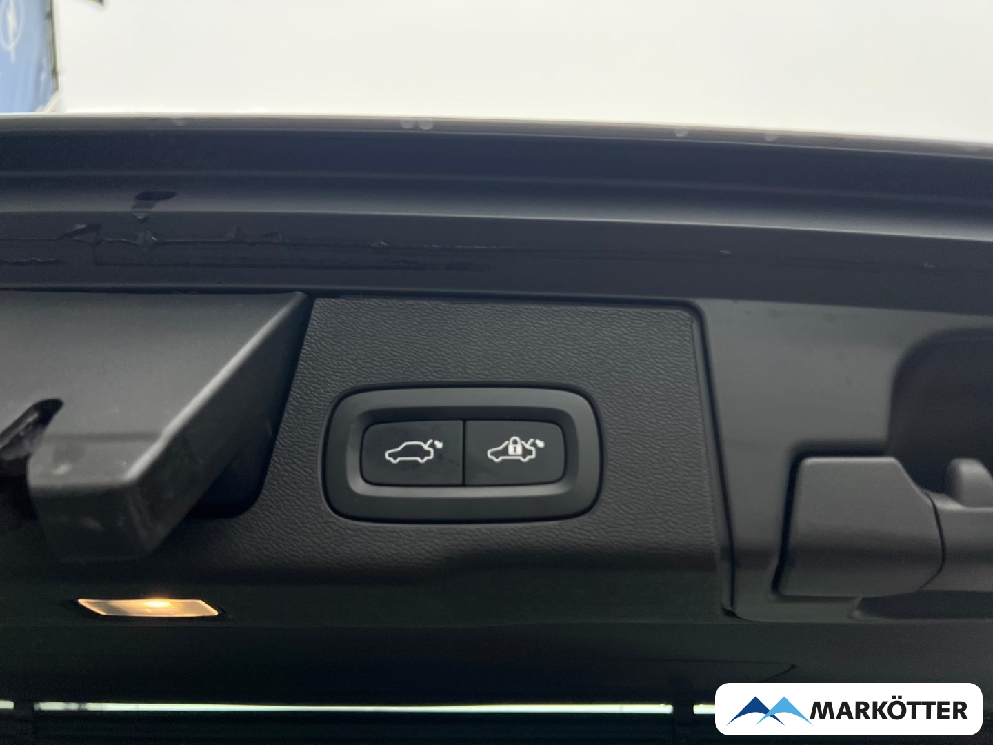 Fahrzeugabbildung Volvo XC60 B4 Plus Bright 4xSHZ/CAM/BLIS/ACC/AHK