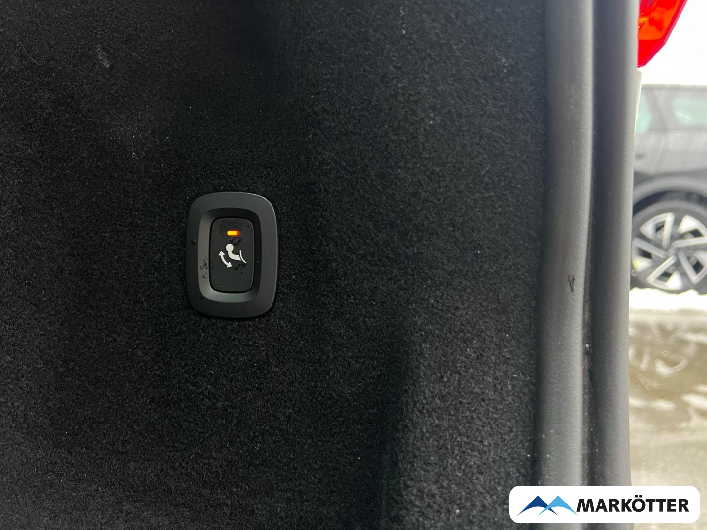 Fahrzeugabbildung Volvo XC60 B4 Plus Bright 4xSHZ/CAM/BLIS/ACC/AHK