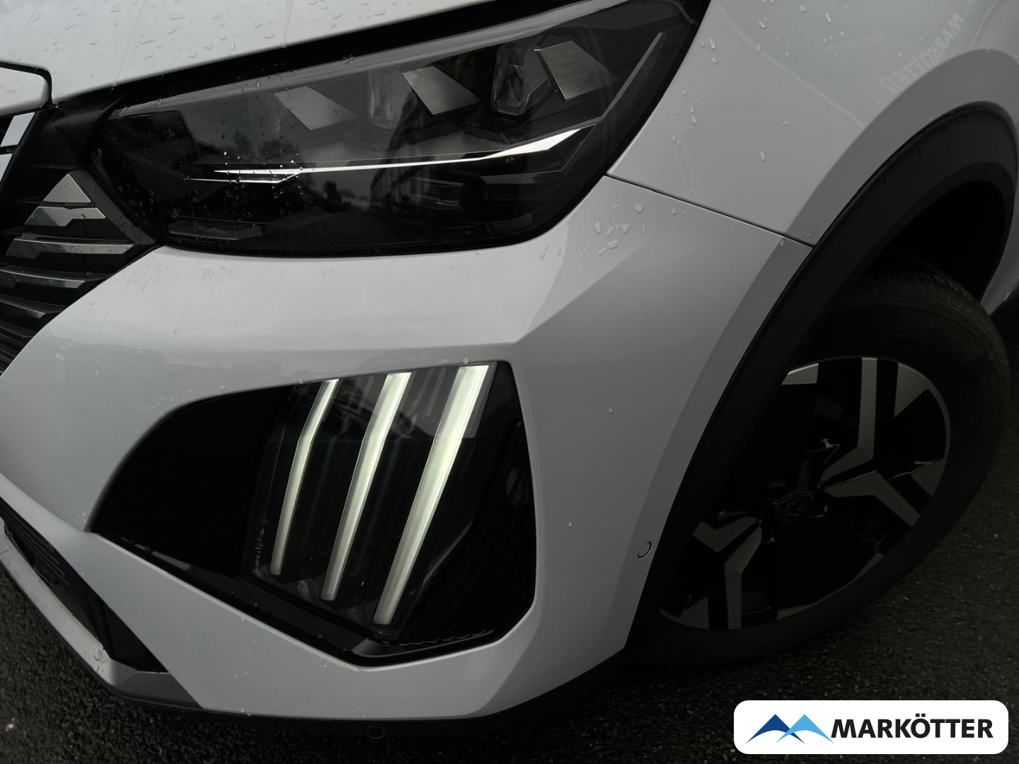 Fahrzeugabbildung Peugeot 2008 GT PureTech 130 SHZ/MSGE/360°/ACC/BLIS