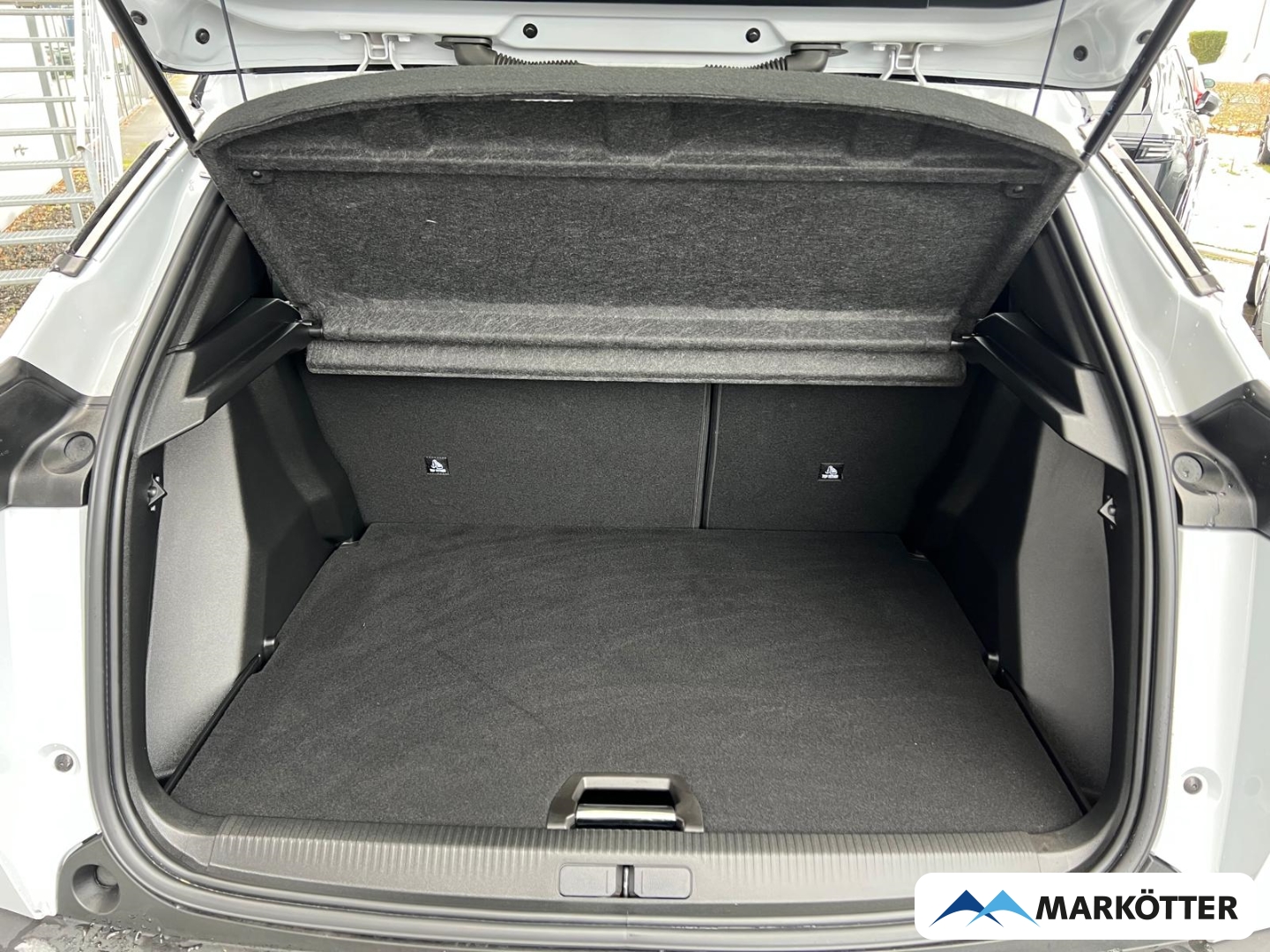 Fahrzeugabbildung Peugeot 2008 GT PureTech 130 SHZ/MSGE/360°/ACC/BLIS