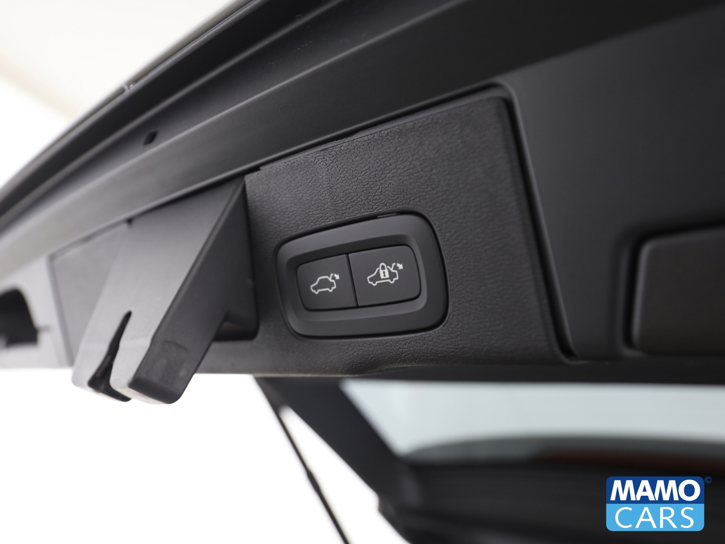 Fahrzeugabbildung Volvo XC60 B5 AWD Ultra Dark AHK/ACC/PANO/360°/FOUR-C
