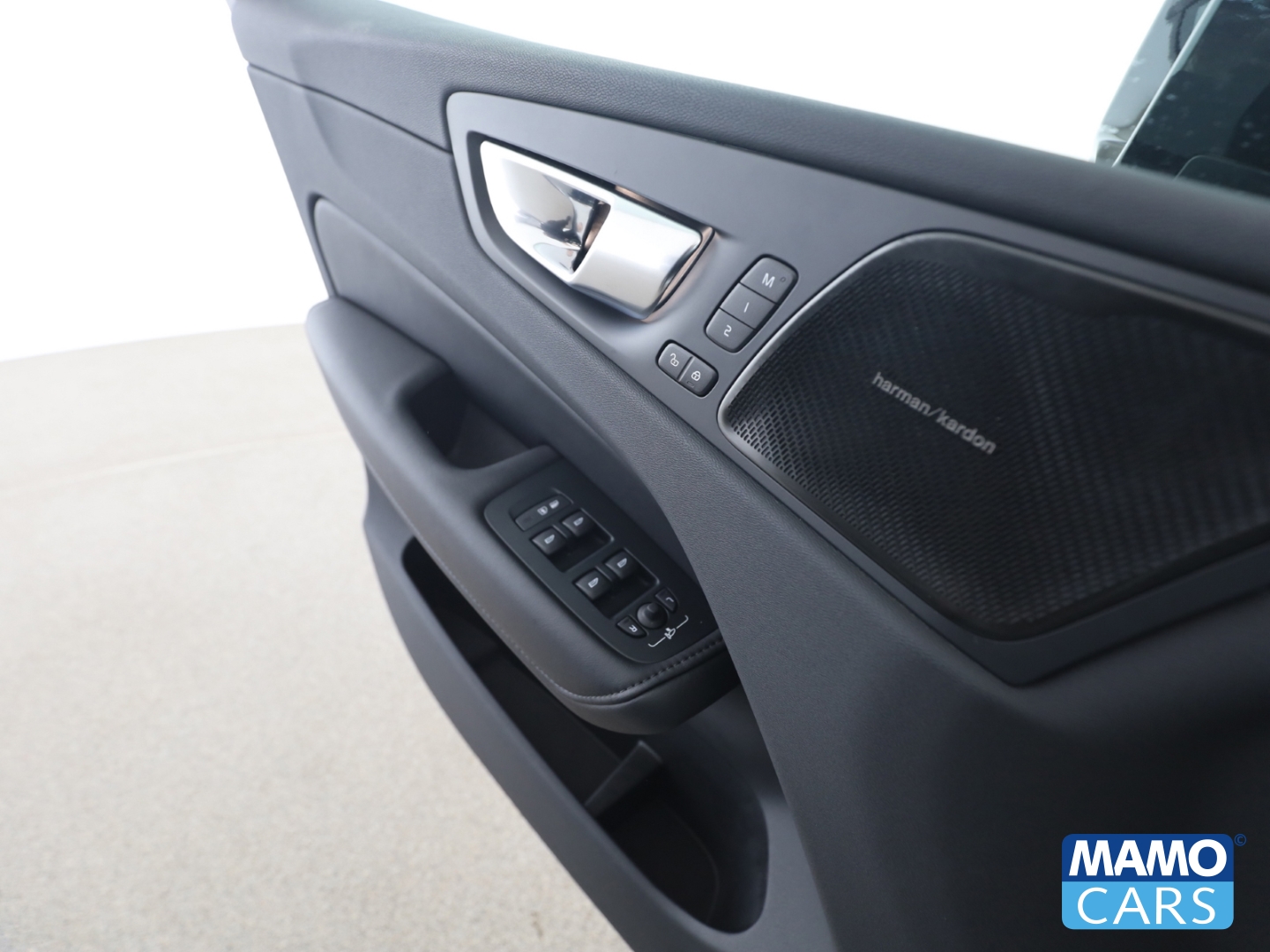 Fahrzeugabbildung Volvo XC60 B5 AWD Ultra Dark AHK/ACC/PANO/360°/FOUR-C