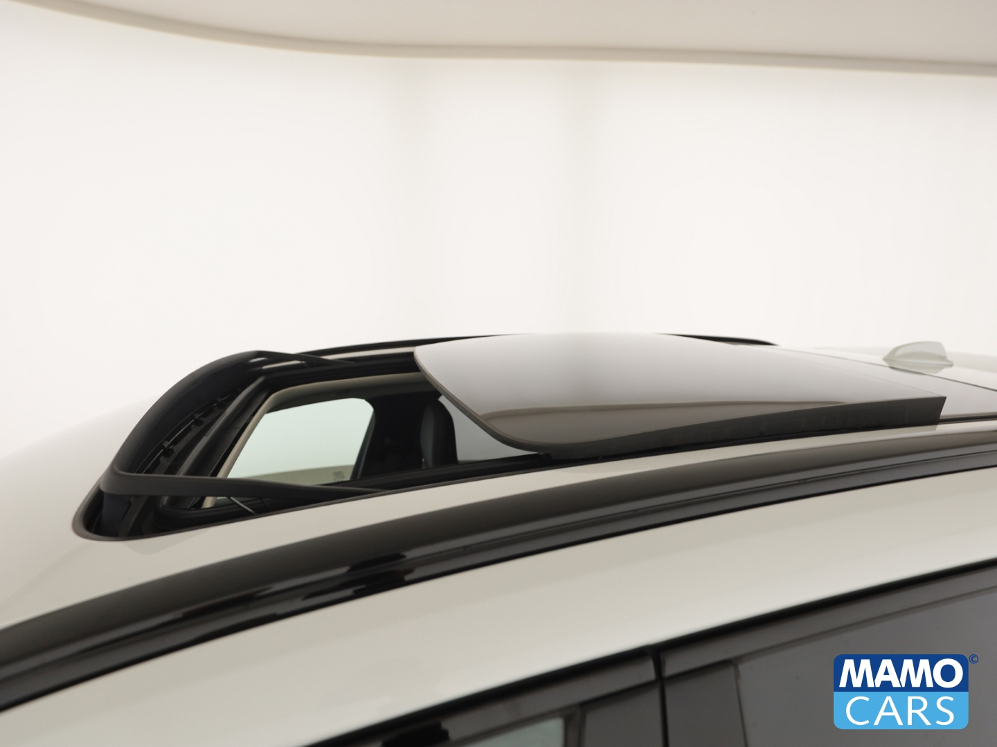 Fahrzeugabbildung Volvo XC60 B5 AWD Ultra Dark AHK/ACC/PANO/360°/FOUR-C