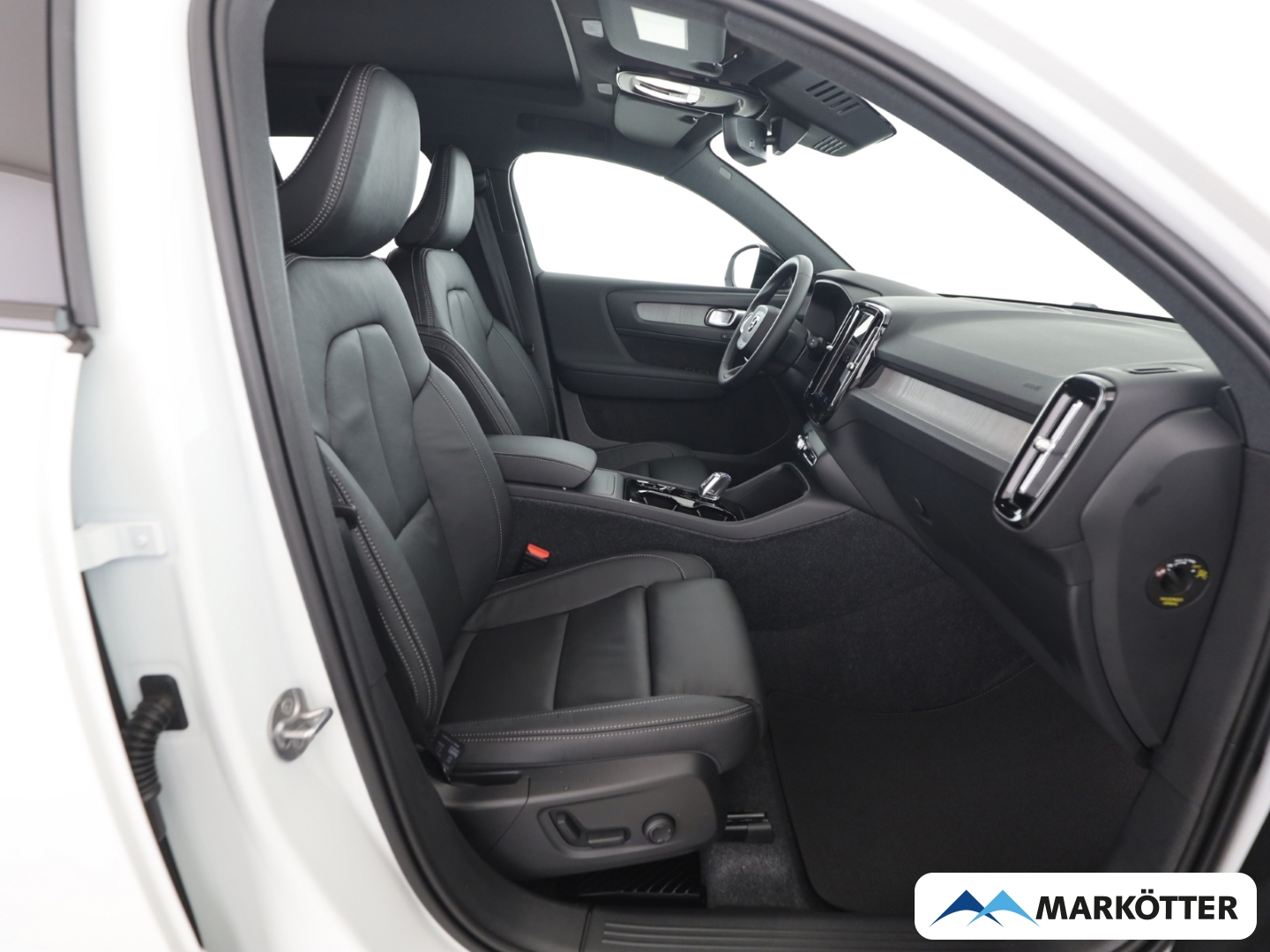 Fahrzeugabbildung Volvo XC40 Plus Dark 2WD B4 20''/Pano/LHZ/SHZ/FSHZ