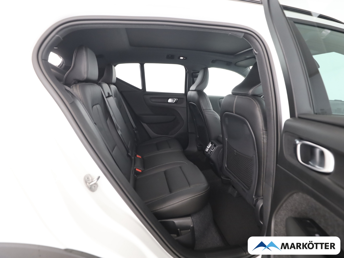 Fahrzeugabbildung Volvo XC40 Plus Dark 2WD B4 20''/Pano/LHZ/SHZ/FSHZ