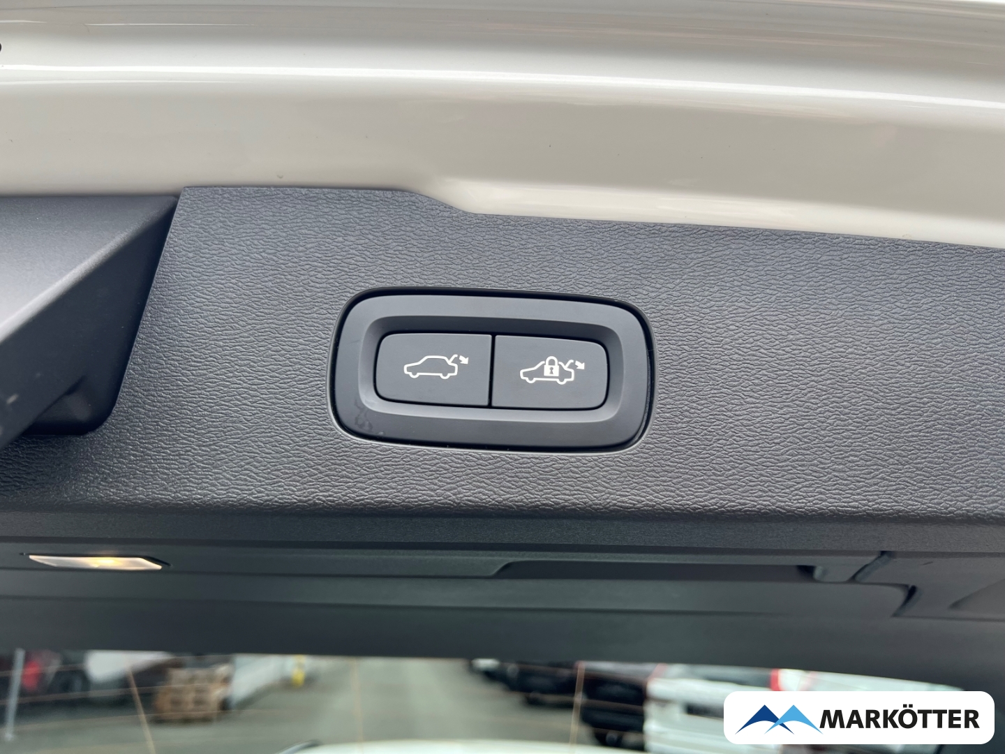 Fahrzeugabbildung Volvo V60 T6 Plus Dark AWD Plug-In Hybrid/360°CAM/ACC