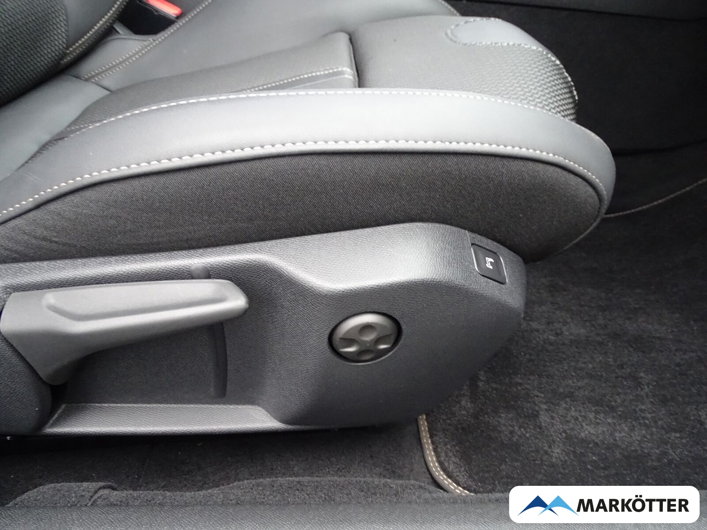 Fahrzeugabbildung Peugeot 508 SW Hybrid 225 GT/AHK/SHZ/FOCAL/ACC