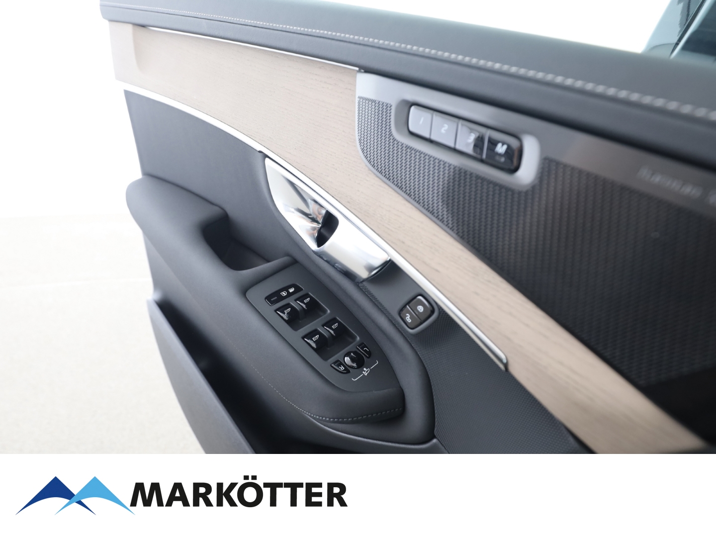 Fahrzeugabbildung Volvo XC90 T8 AWD Plus Dark Plug-In Hybrid 7-Sitzer
