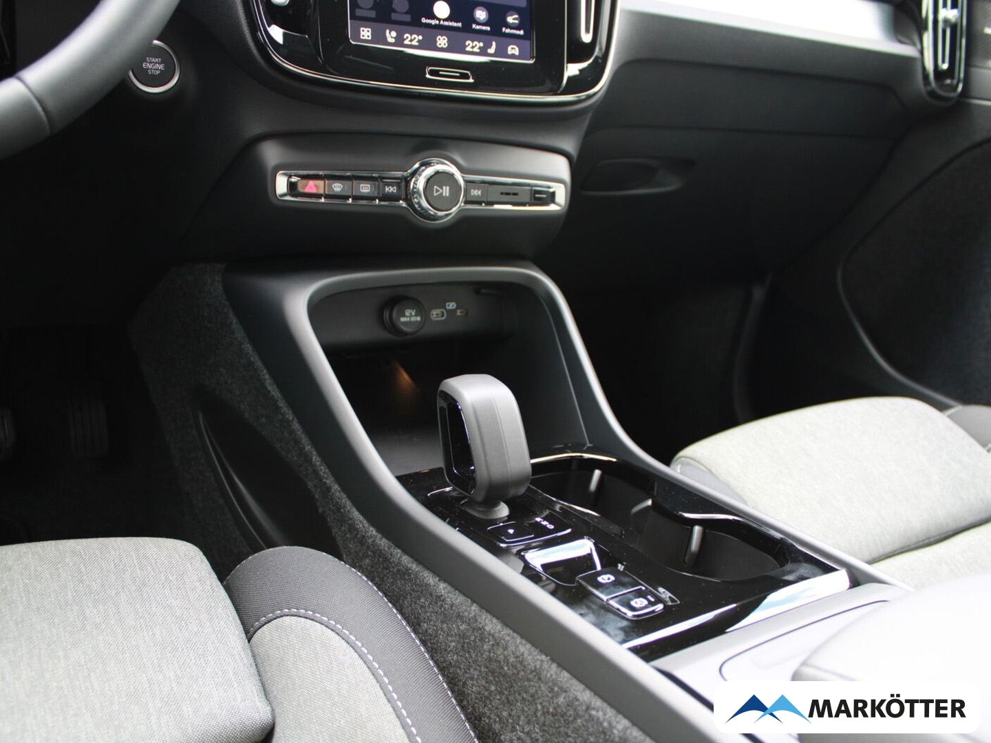 Fahrzeugabbildung Volvo XC40 Plus Black Edition 2WD /SHZ+LHZ/360°CAM/H&K