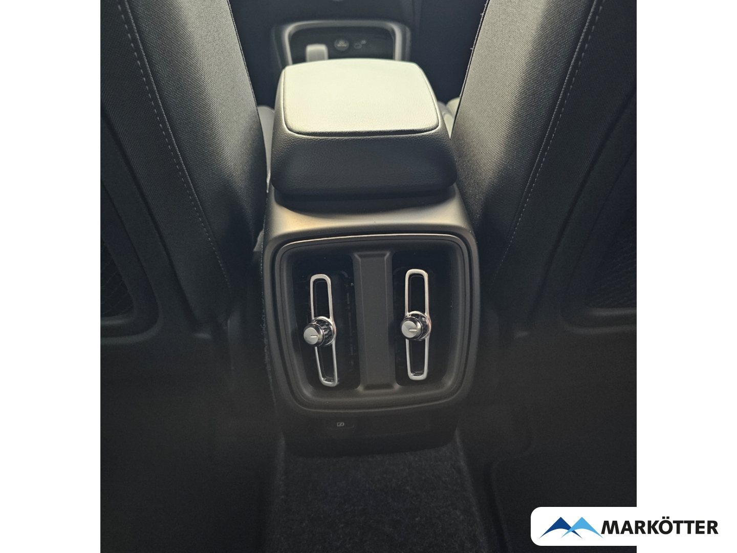 Fahrzeugabbildung Volvo XC40 Plus Black Edition 2WD /SHZ+LHZ/360°CAM/H&K