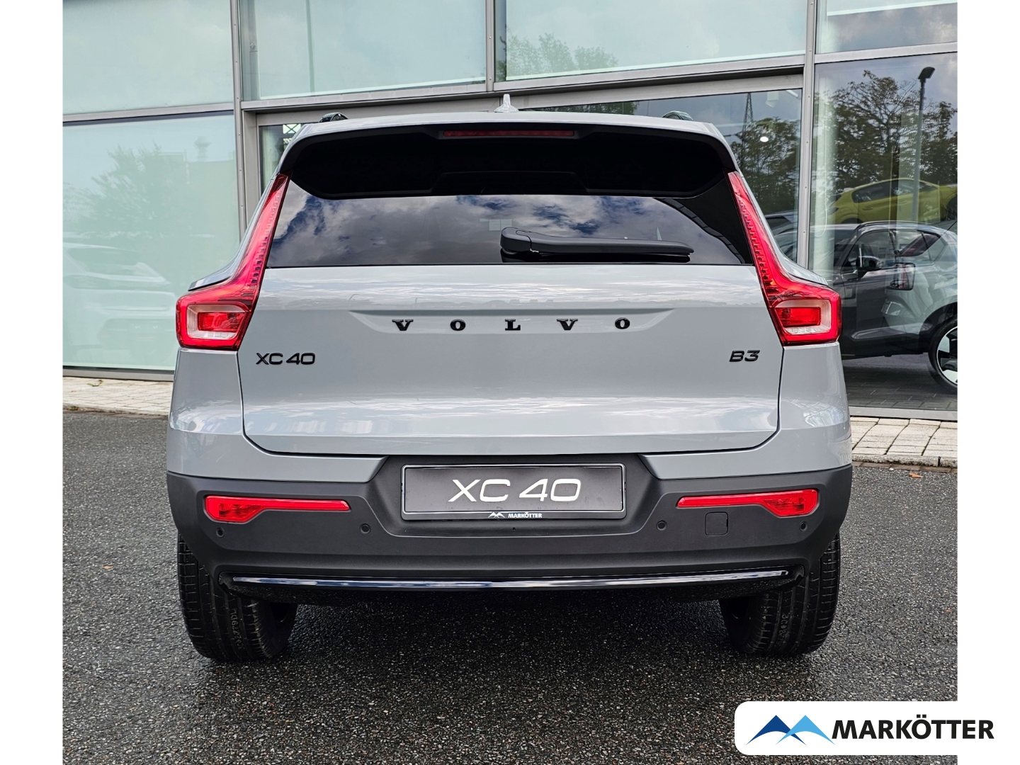 Fahrzeugabbildung Volvo XC40 Plus Black Edition 2WD /SHZ+LHZ/360°CAM/H&K