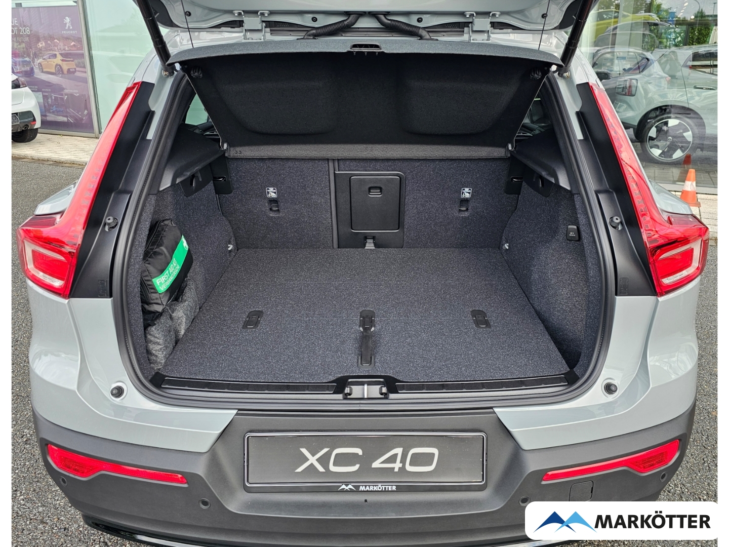 Fahrzeugabbildung Volvo XC40 Plus Black Edition 2WD /SHZ+LHZ/360°CAM/H&K
