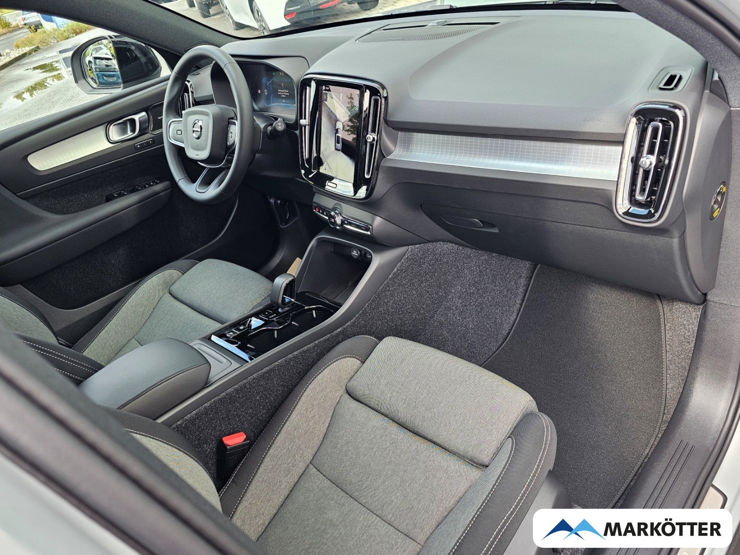 Fahrzeugabbildung Volvo XC40 Plus Black Edition 2WD /SHZ+LHZ/360°CAM/H&K