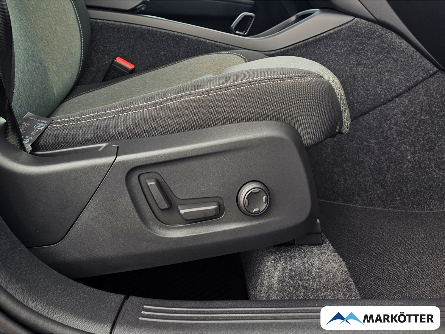 Fahrzeugabbildung Volvo XC40 Plus Black Edition 2WD /SHZ+LHZ/360°CAM/H&K