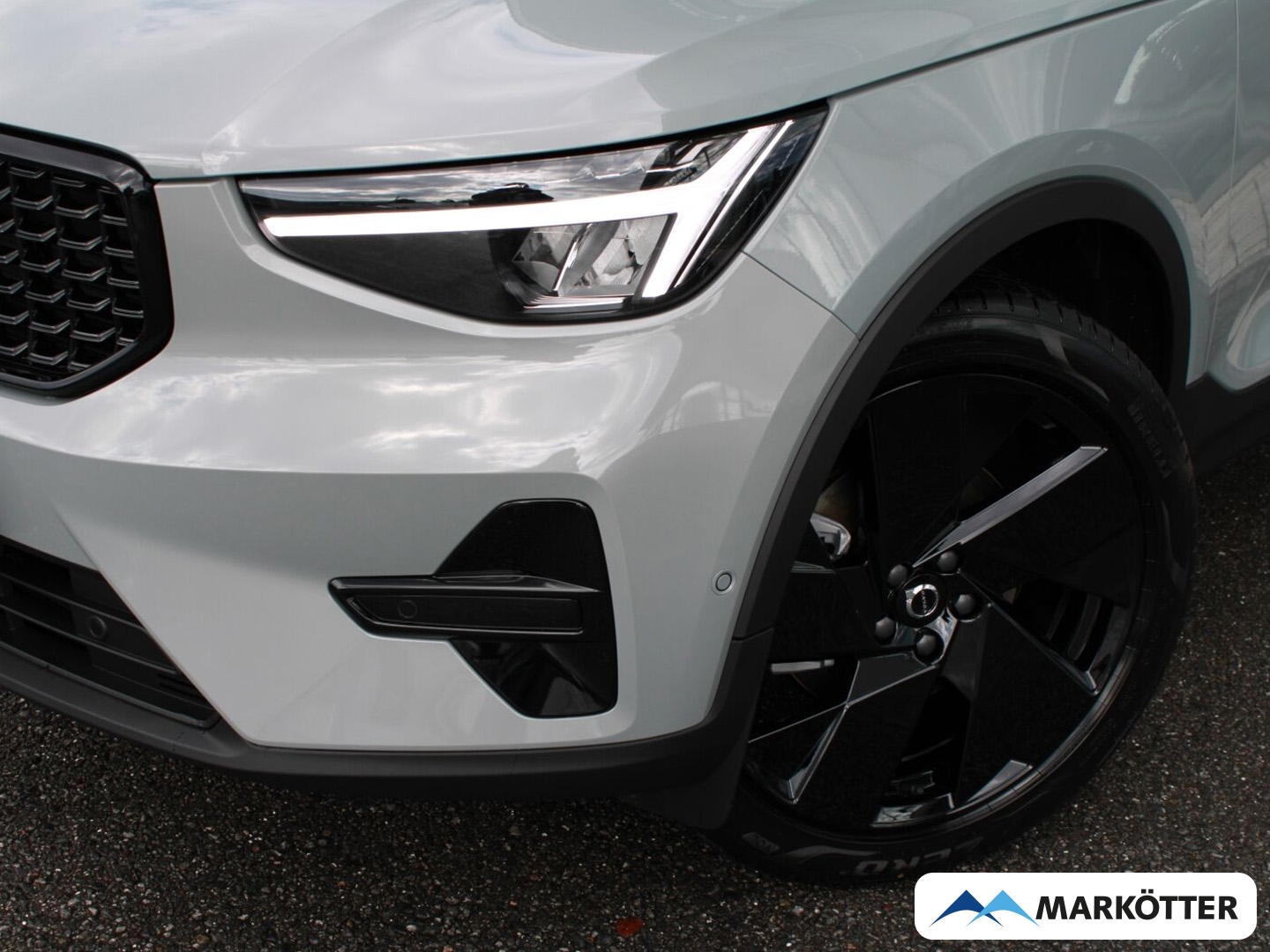 Fahrzeugabbildung Volvo XC40 Plus Black Edition 2WD /SHZ+LHZ/360°CAM/H&K