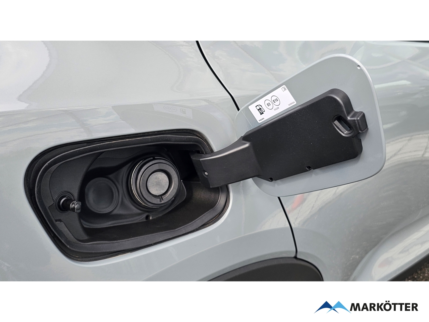Fahrzeugabbildung Volvo XC40 Plus Black Edition 2WD /SHZ+LHZ/360°CAM/H&K