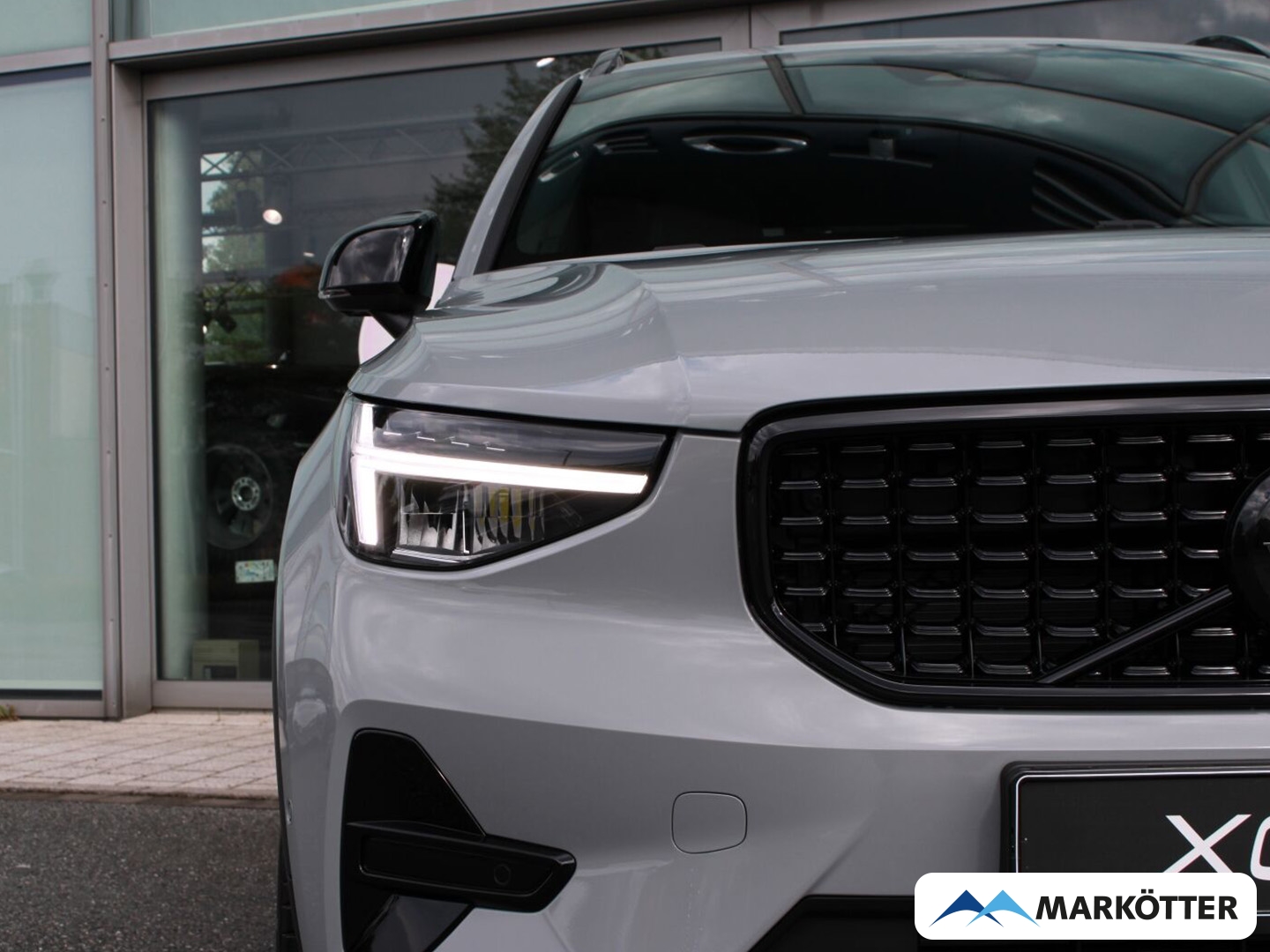 Fahrzeugabbildung Volvo XC40 Plus Black Edition 2WD /SHZ+LHZ/360°CAM/H&K