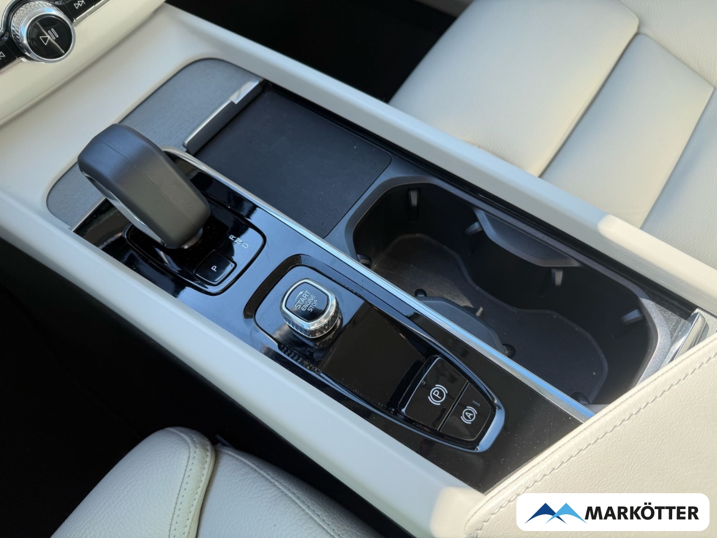 Fahrzeugabbildung Volvo XC60 Plus Dark B4 BLIS/360CAM/4xSHZ/DAB