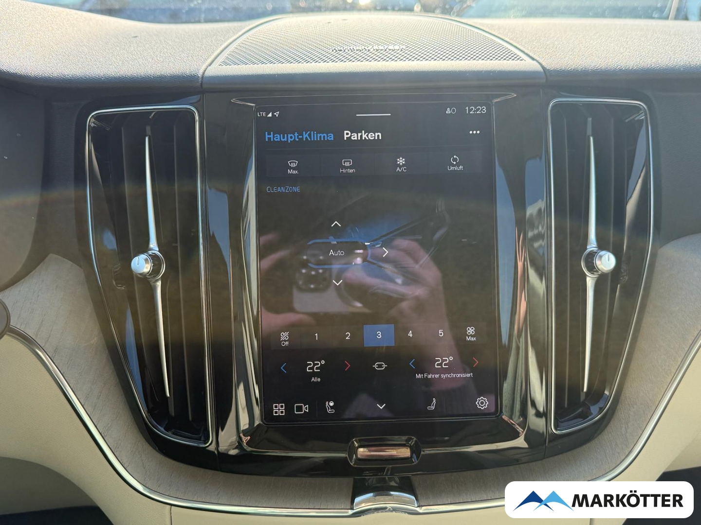 Fahrzeugabbildung Volvo XC60 Plus Dark B4 BLIS/360CAM/4xSHZ/DAB