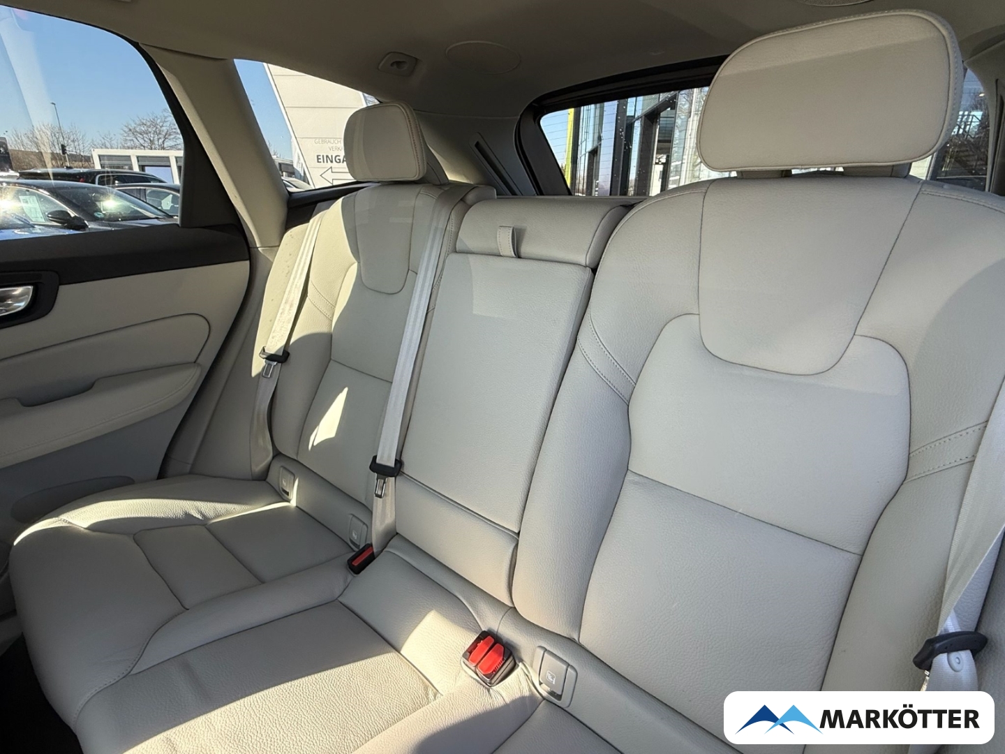 Fahrzeugabbildung Volvo XC60 Plus Dark B4 BLIS/360CAM/4xSHZ/DAB